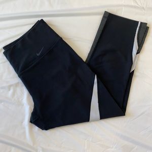 Small Black Nike Dri Fit cropped leggings.